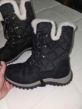 Global Win Black Lace-Up Quilted Winter Boots with White Faux Fur Trim